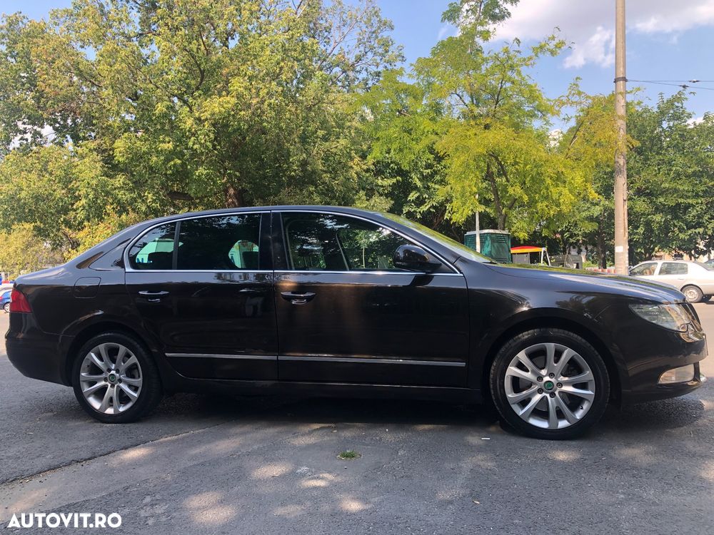 Skoda Superb 2.0 TDI 4X4 Elegance - 8