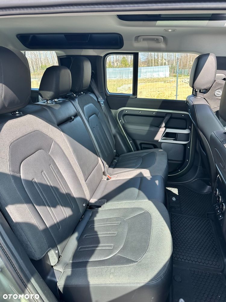 Land Rover Defender 110 D240 SE - 28