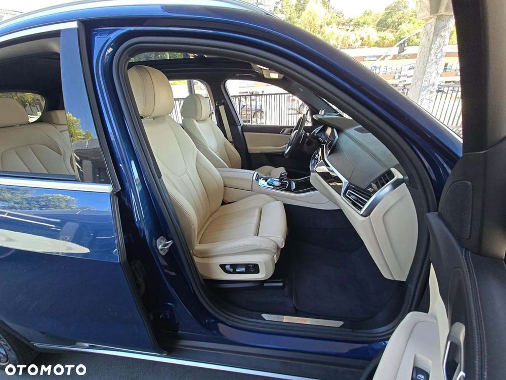 BMW X5 xDrive40i mHEV - 19