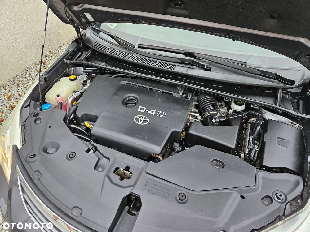 Toyota Avensis 2.0 D-4D - 17