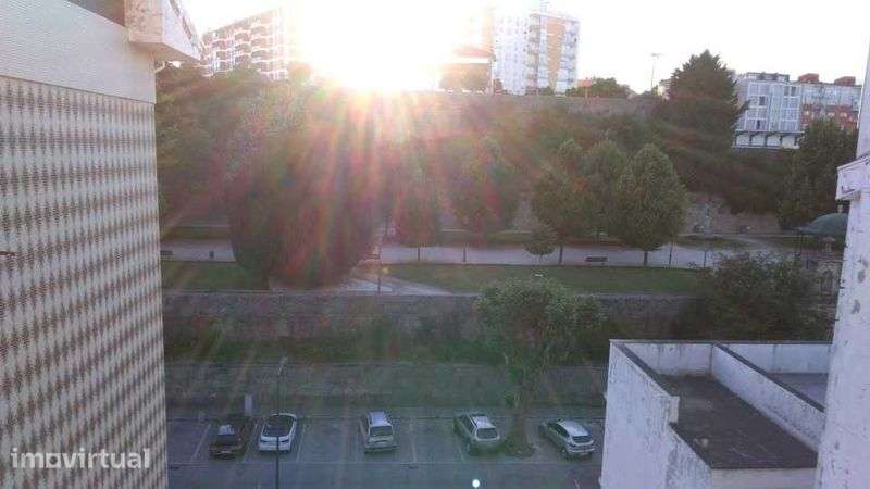 Apartamento T4 ao Jardim da Carreira - Grande imagem: 3/12