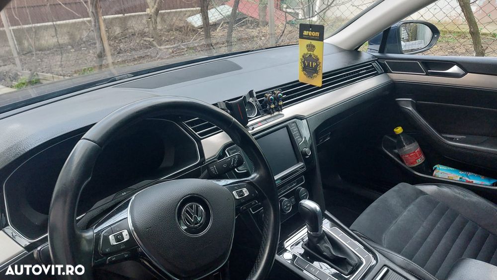 Volkswagen Passat - 11