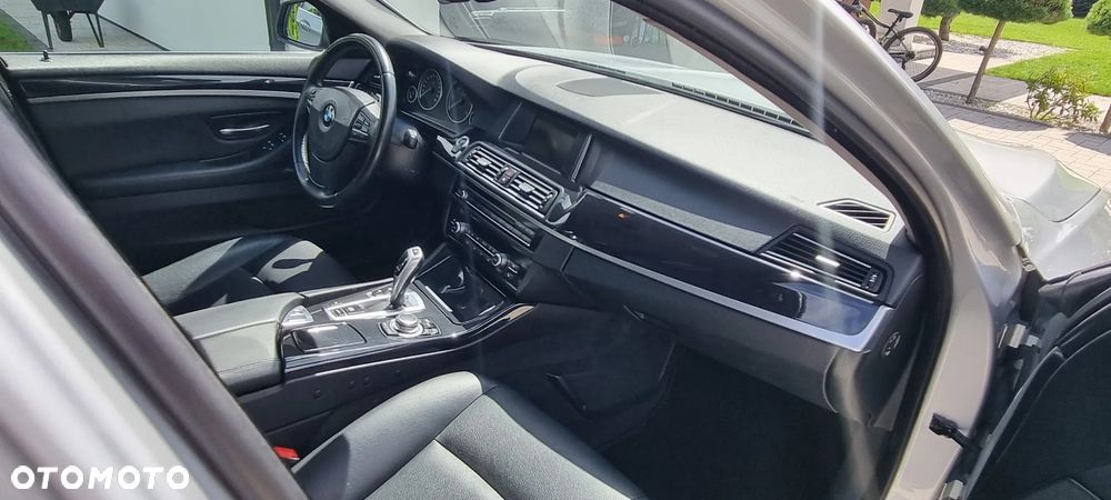 BMW Seria 5 525d xDrive Luxury Line - 9