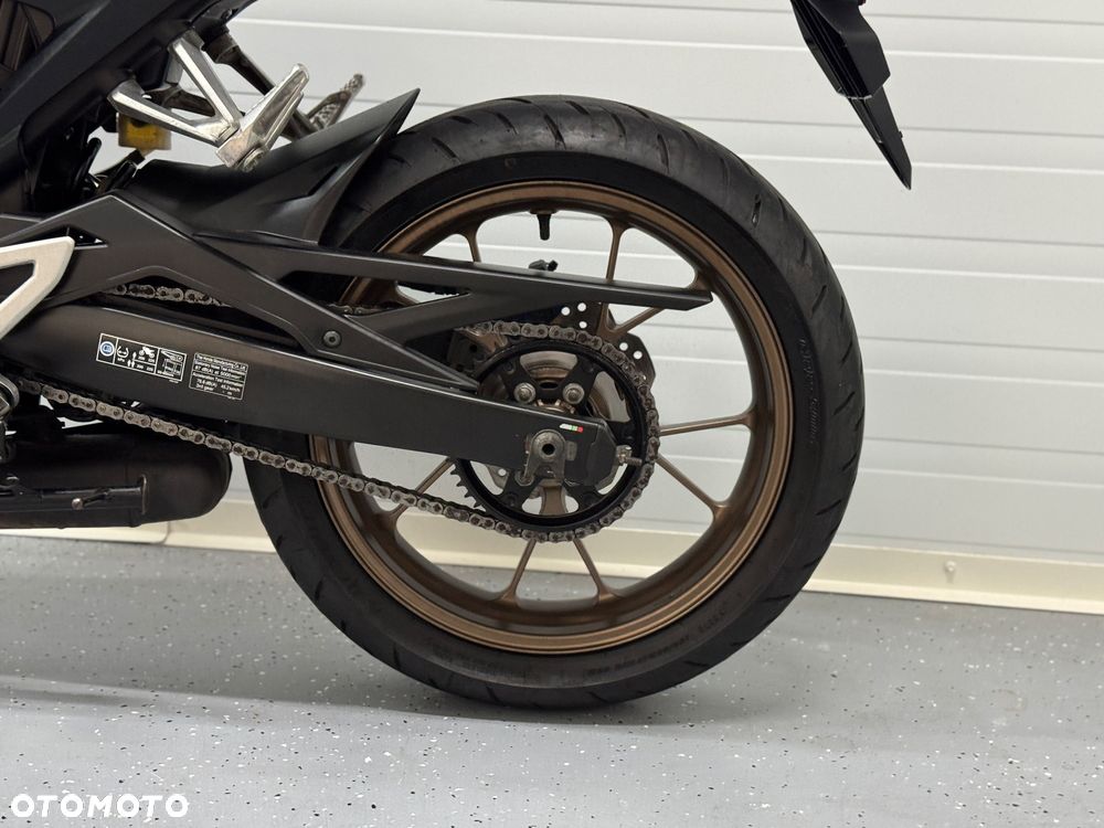 Honda CB - 12