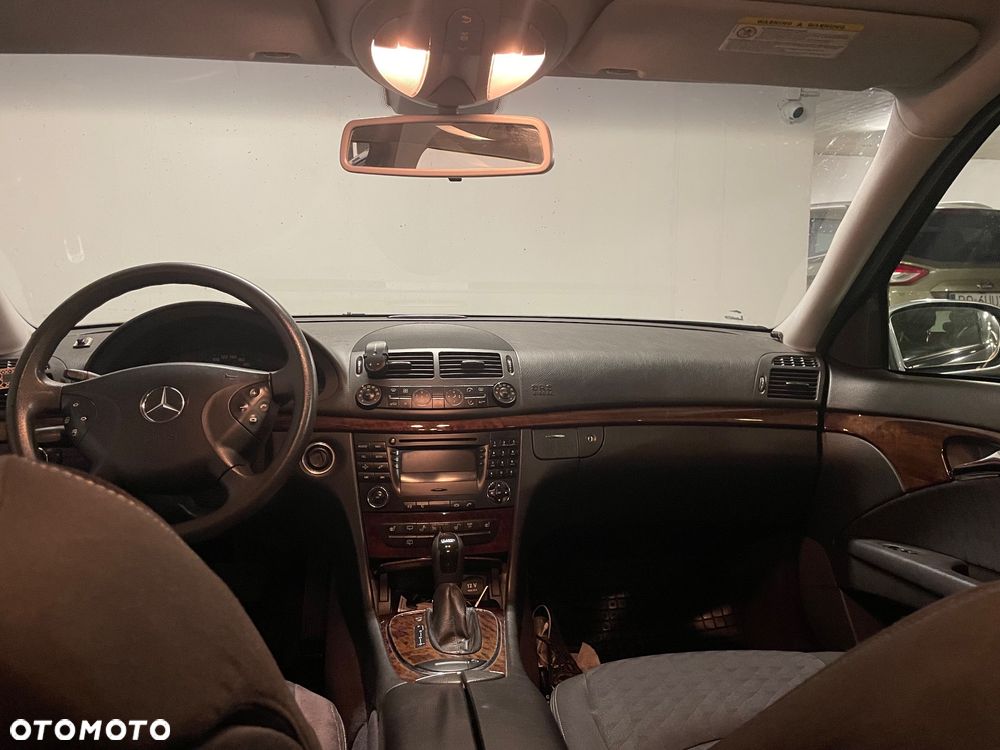 Mercedes-Benz Klasa E 280 CDI T Classic - 23