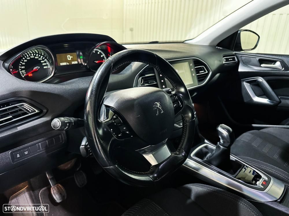Peugeot 308 1.2 PureTech Allure - 18