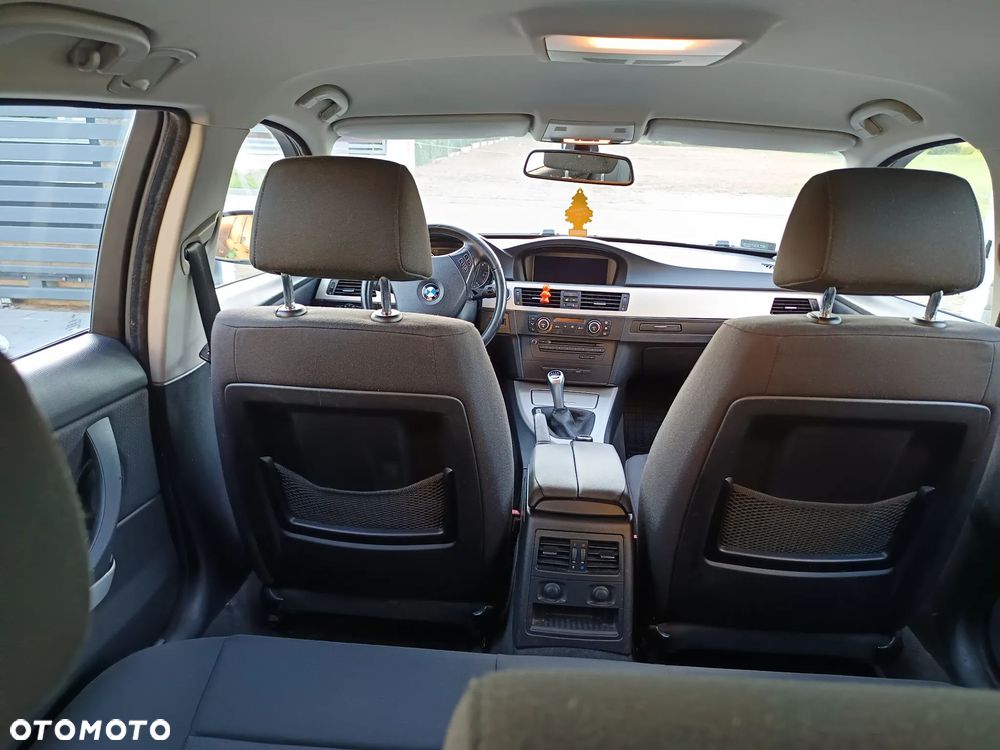 BMW Seria 3 318d - 14