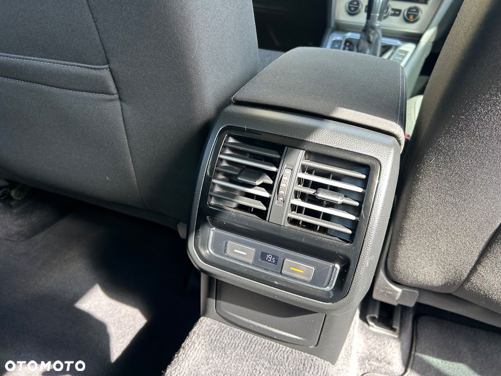 Volkswagen Passat Variant 2.0 TDI SCR DSG Comfortline - 34
