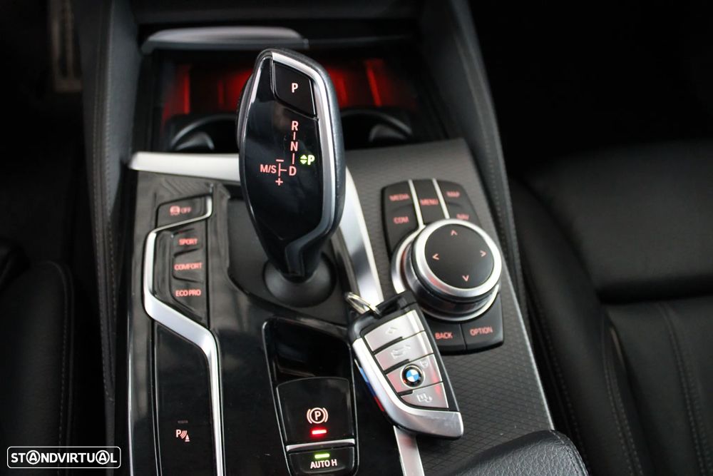 BMW 520 d Pack Desportivo M Auto - 21