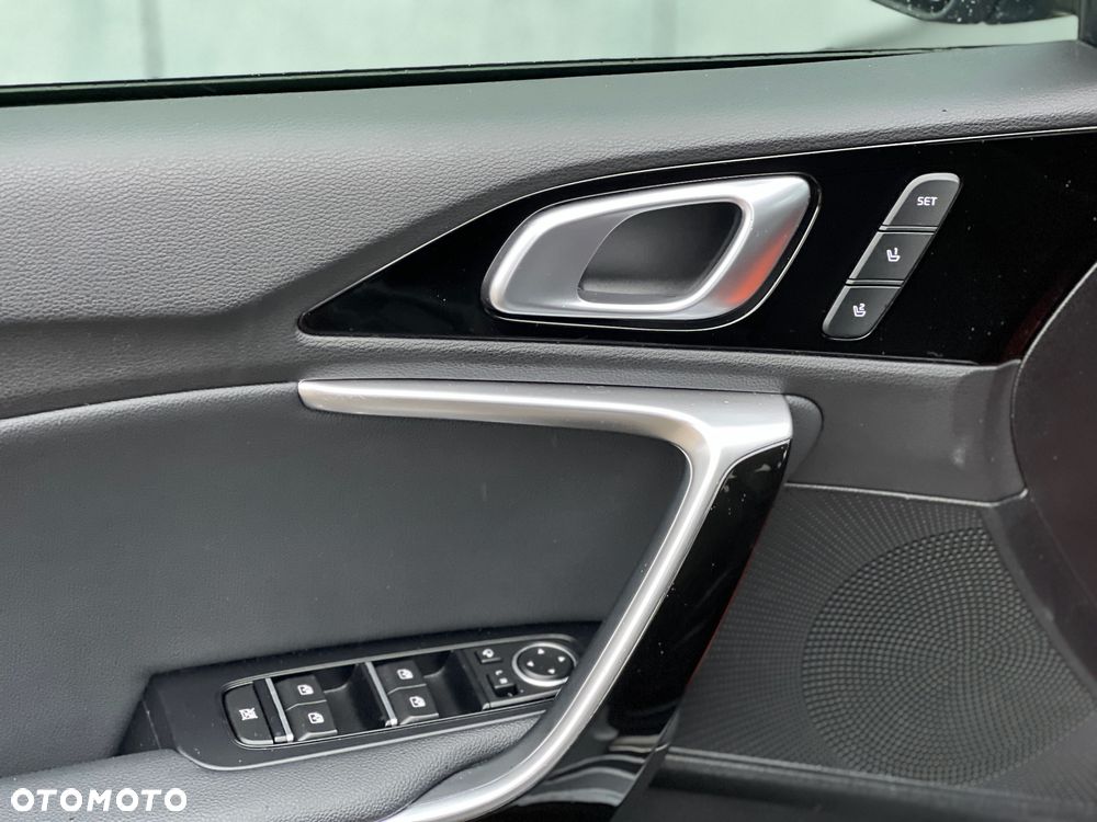 Kia Ceed 1.6 GDI DCT OPF Platinum Edition - 33