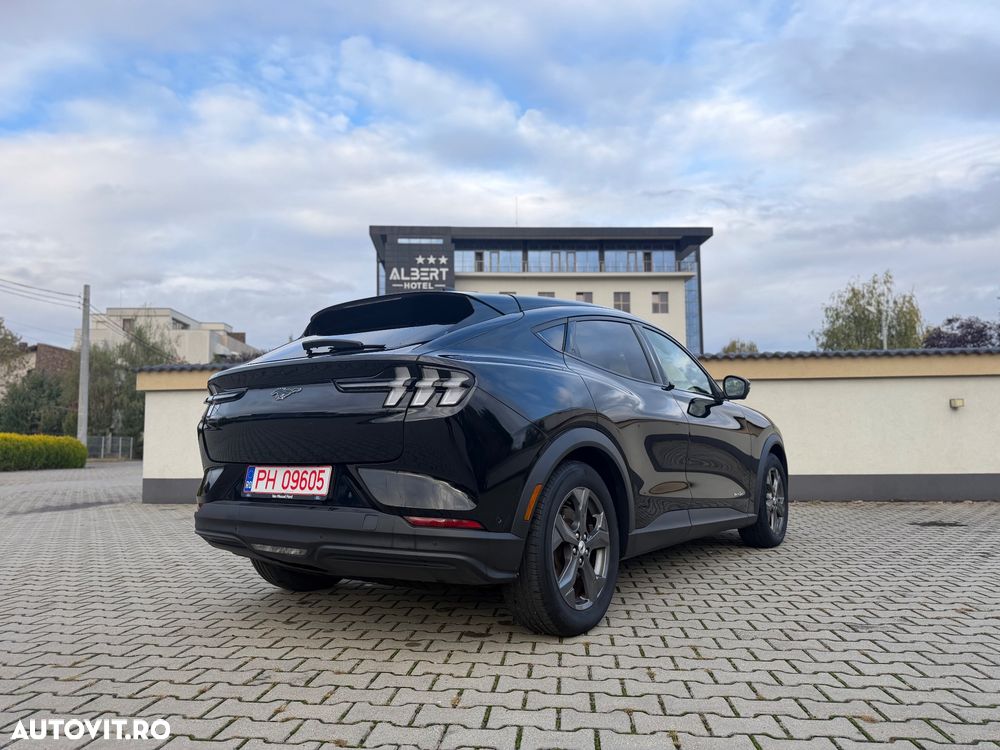 Ford Mustang Mach-E - 3
