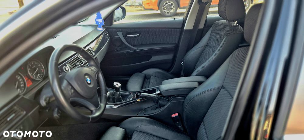 BMW Seria 3 325i Edition Sport - 12