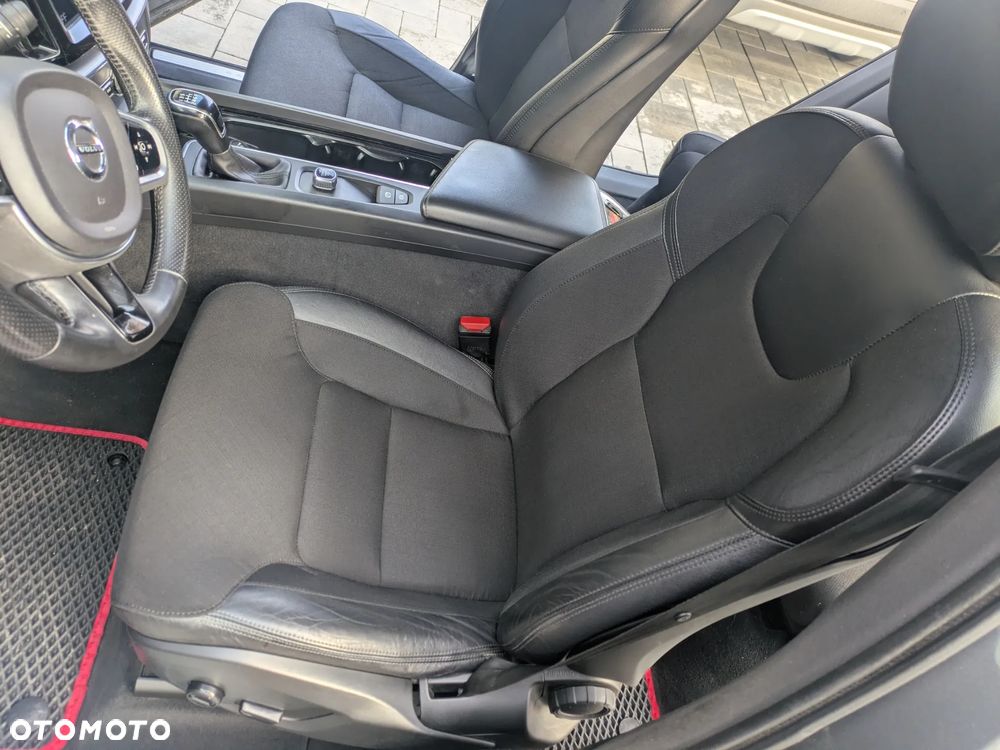 Volvo XC 60 D4 AWD Momentum - 10