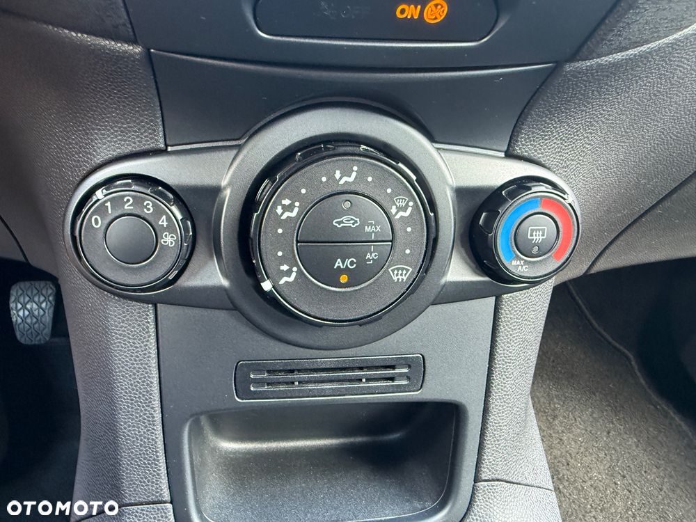 Ford Fiesta - 24