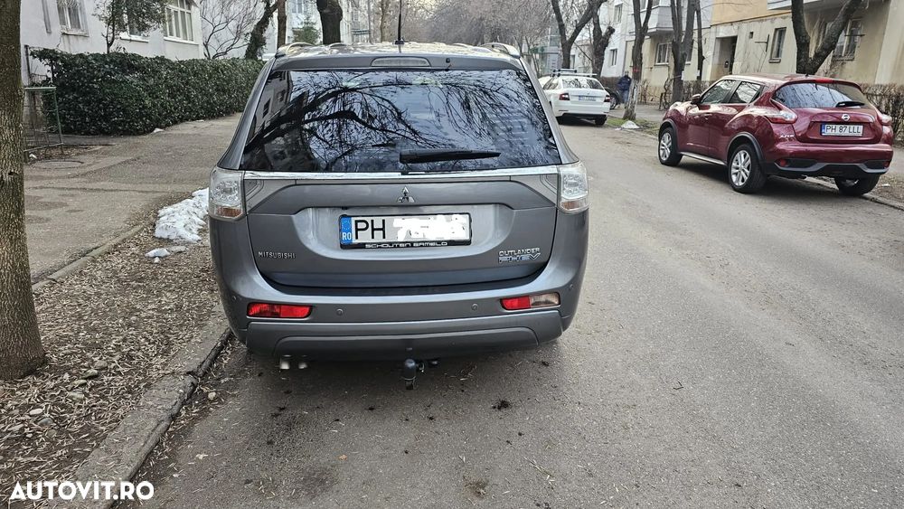 Mitsubishi Outlander 2.0 4WD Top - 5