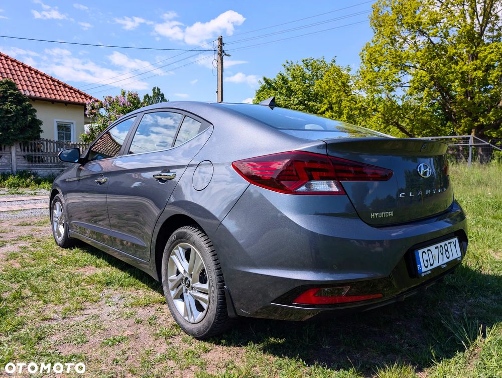 Hyundai Elantra 1.6 Comfort - 3