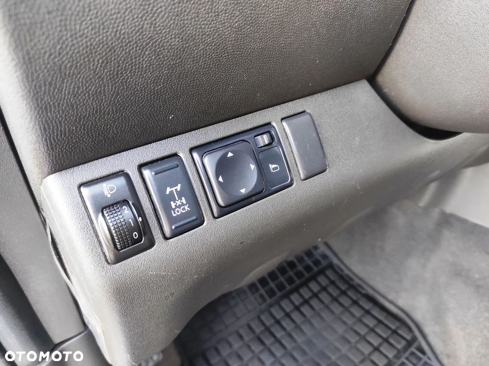 Nissan Navara 2.5 D LE - 23