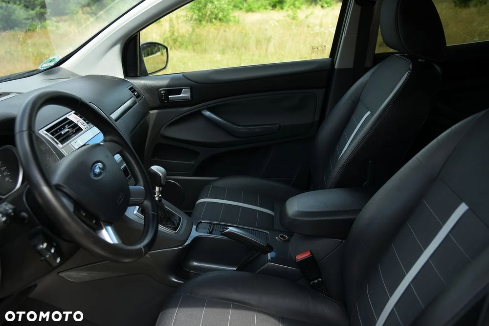 Ford Kuga 2.0 TDCi 2x4 Titanium - 25