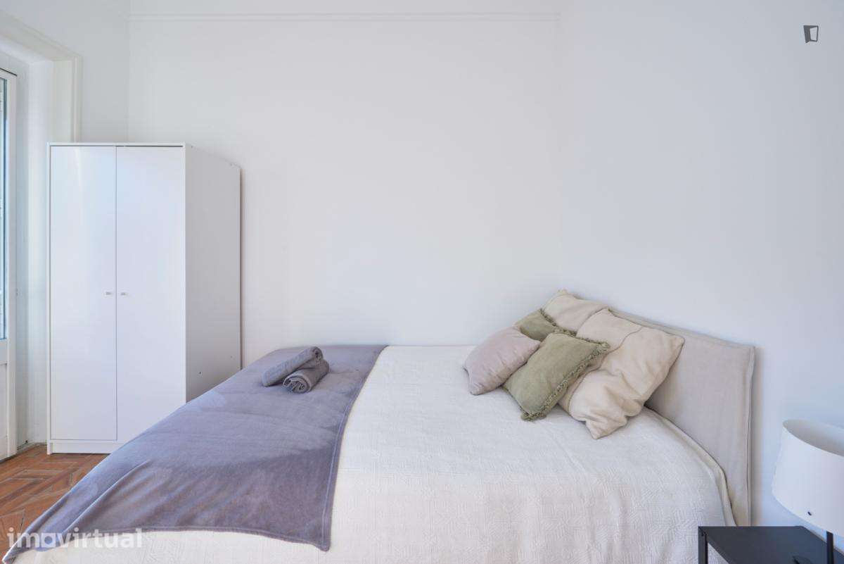 Quarto - localizado em Alameda Lisbon - Grande imagem: 3/28