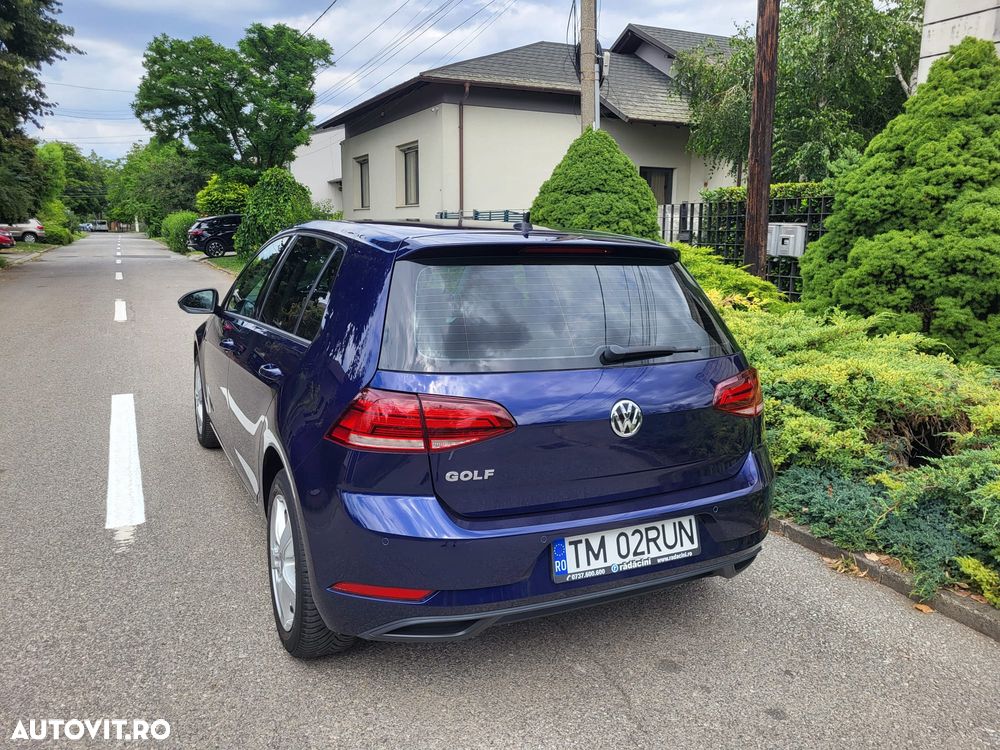 Volkswagen Golf - 6