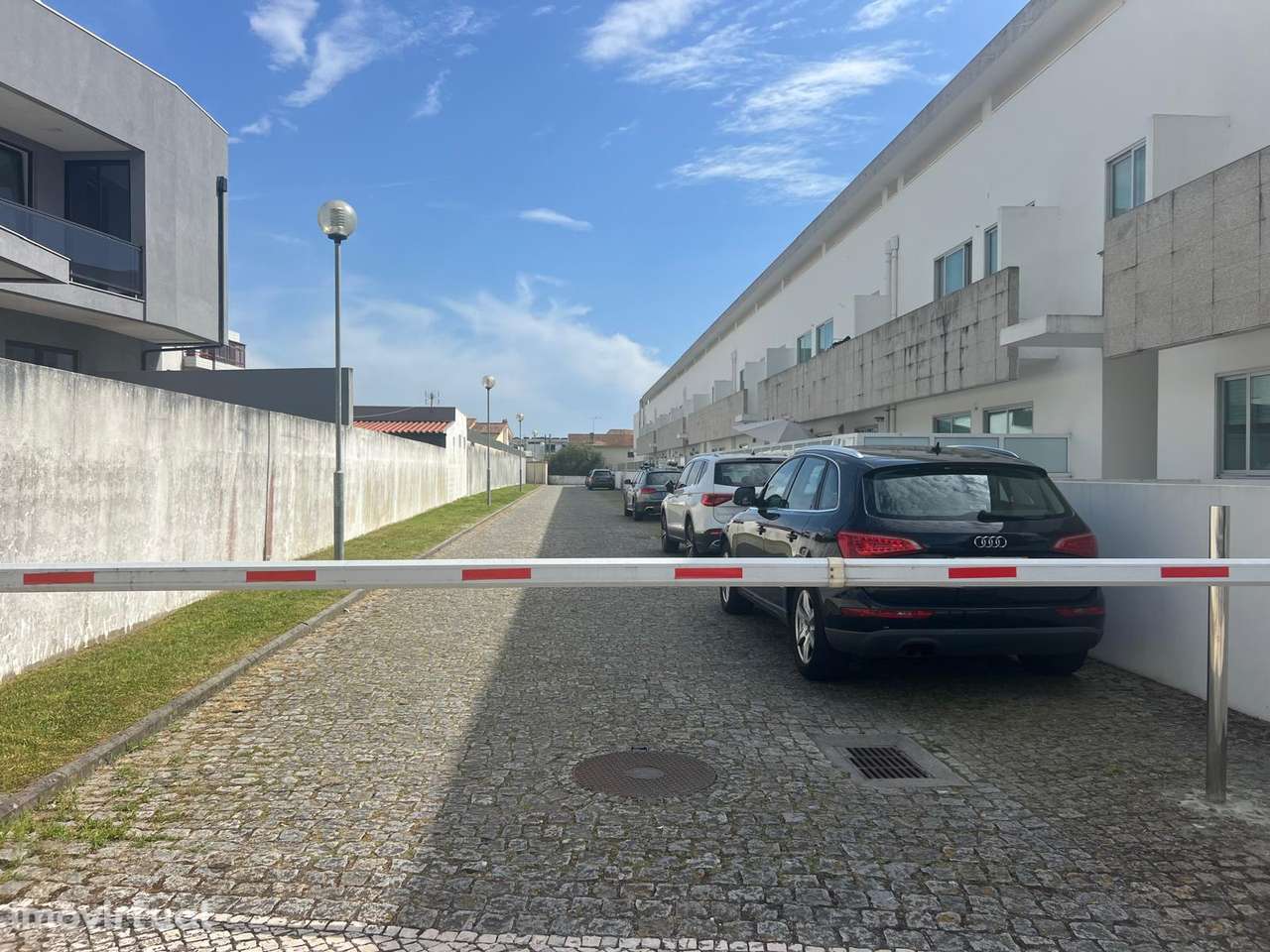 T2 completamente renovado com terraço, garagem e parque privativo - Grande imagem: 2/24