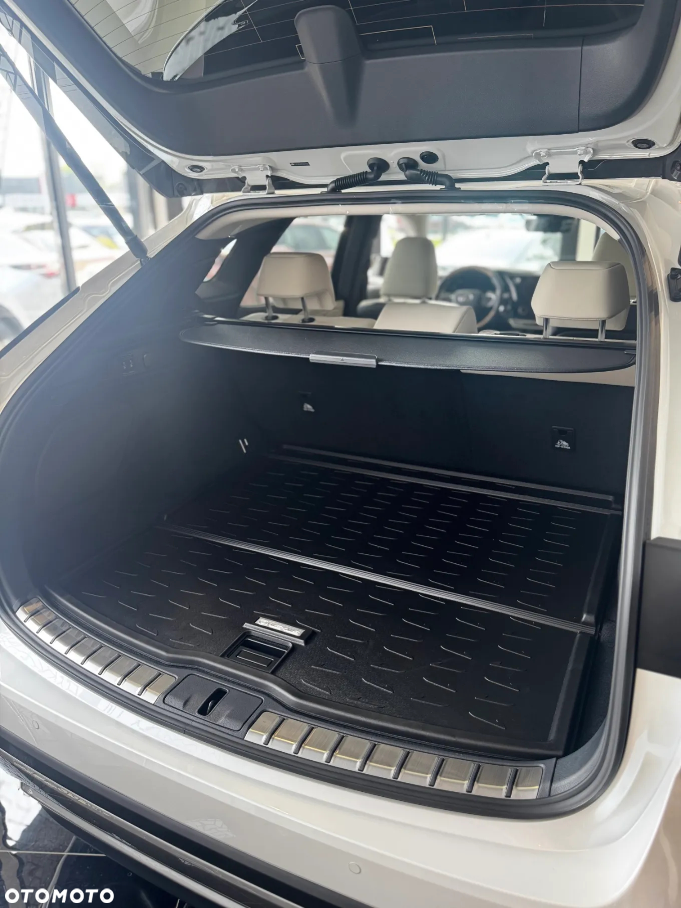 Lexus RX 450h+ Omotenashi - 22