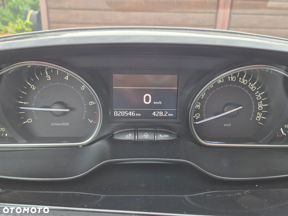 Peugeot 2008 1.2 Pure Tech Allure S&S - 21
