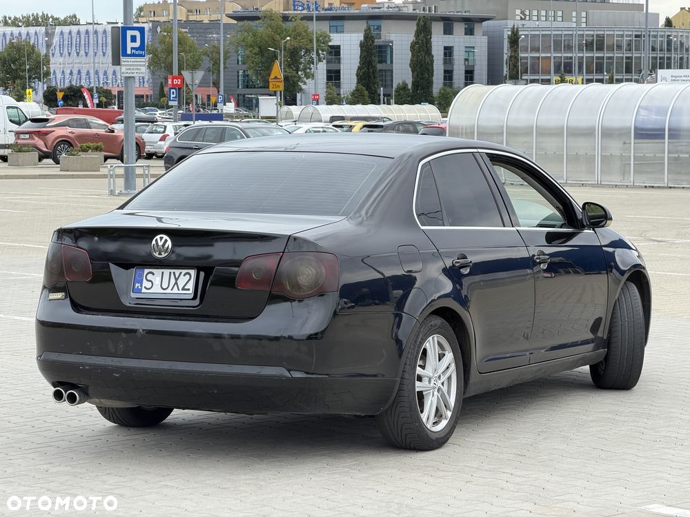Volkswagen Jetta - 3