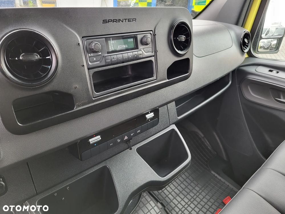 Mercedes-Benz SPRINTER 907- 319 V6 CDI-KARETKA - AMBULANS-AUTOMAT - 19
