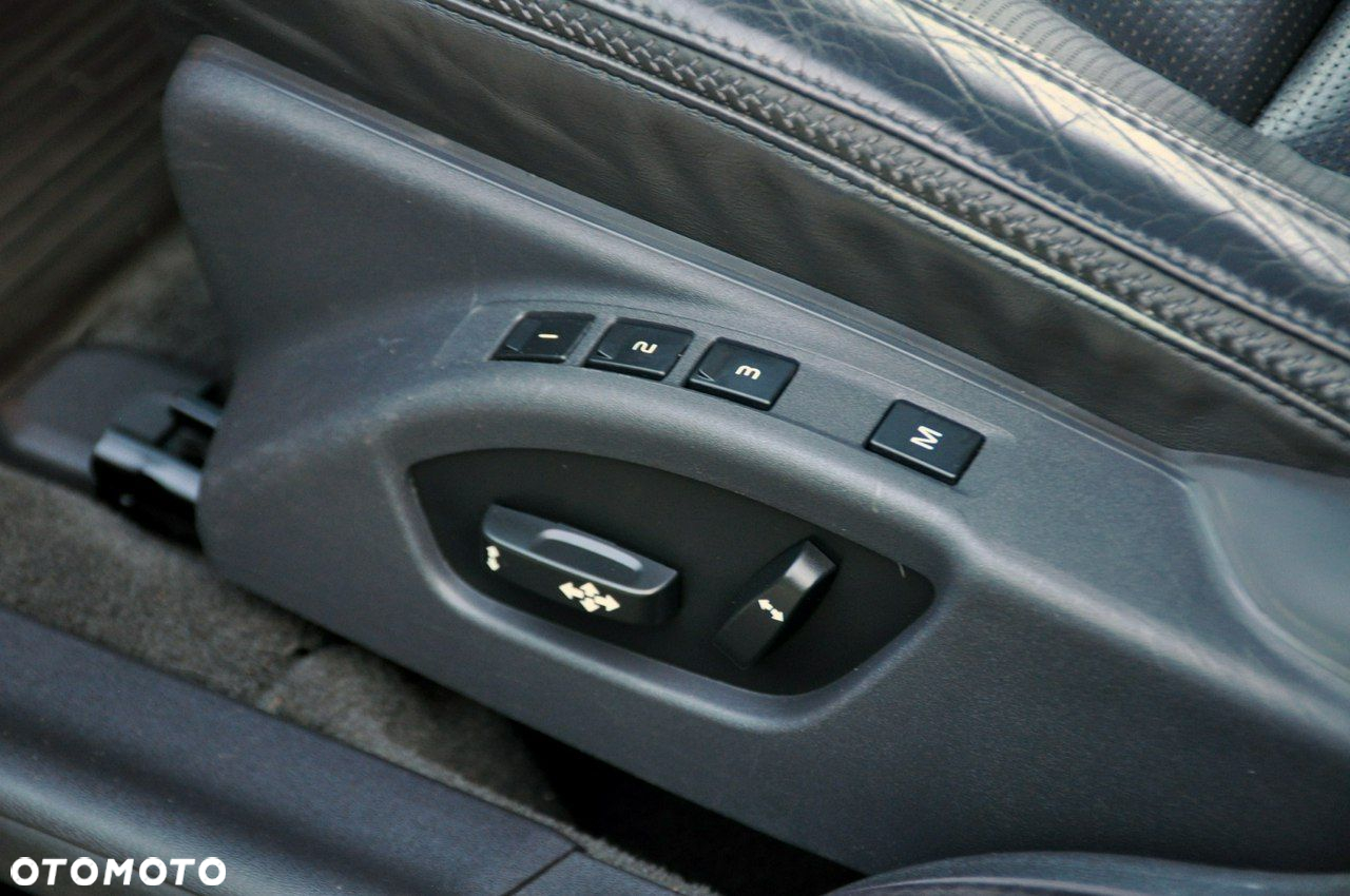 Volvo XC 70 - 24