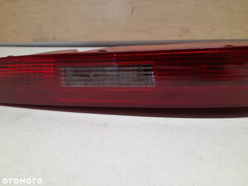 AUDI Q3 LAMPA PRAWA TYŁ TYLNA W ZDERZAK 8U0945096 - 3