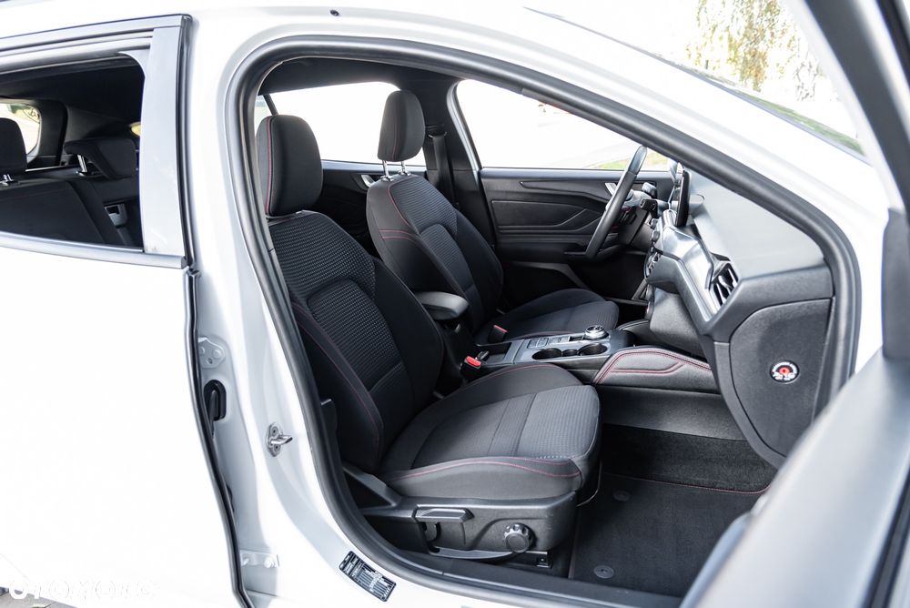 Ford Focus 1.0 EcoBoost Start-Stopp-System ST-LINE X - 24