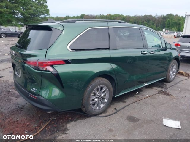 Toyota Sienna - 4