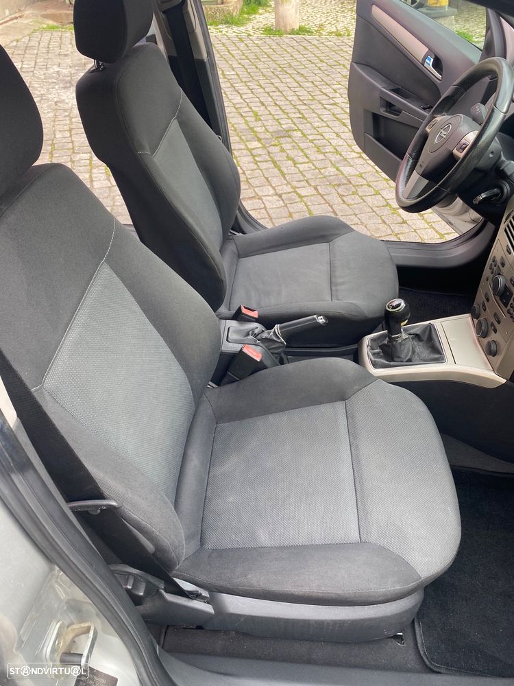 Opel Astra Caravan - 18