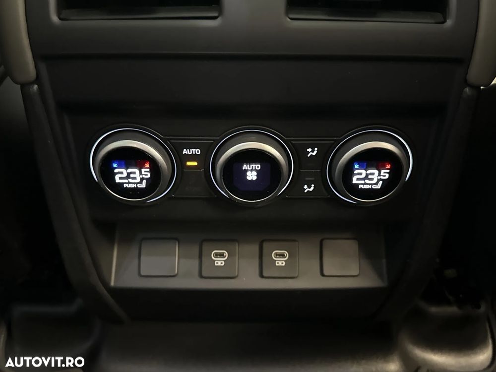 Land Rover Defender - 22
