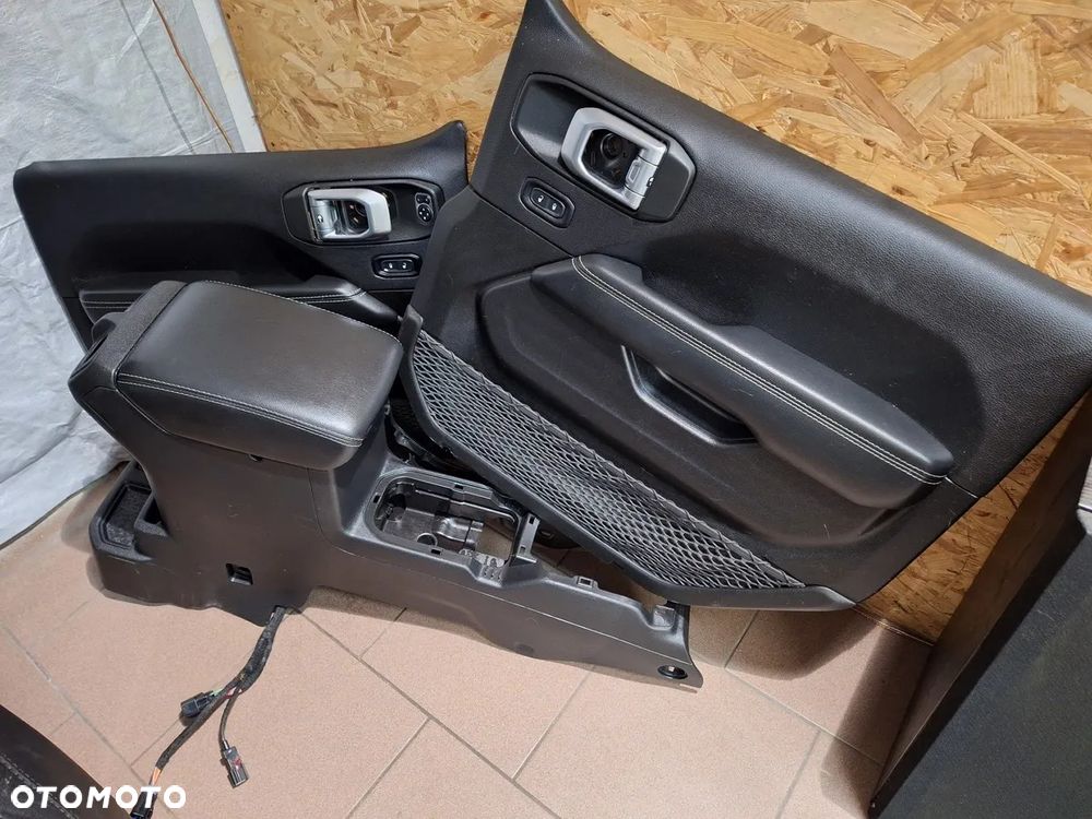# jeep wrangler jl # 2018- 4d tapicerka : fotele : kanapa : czarna skora - 4