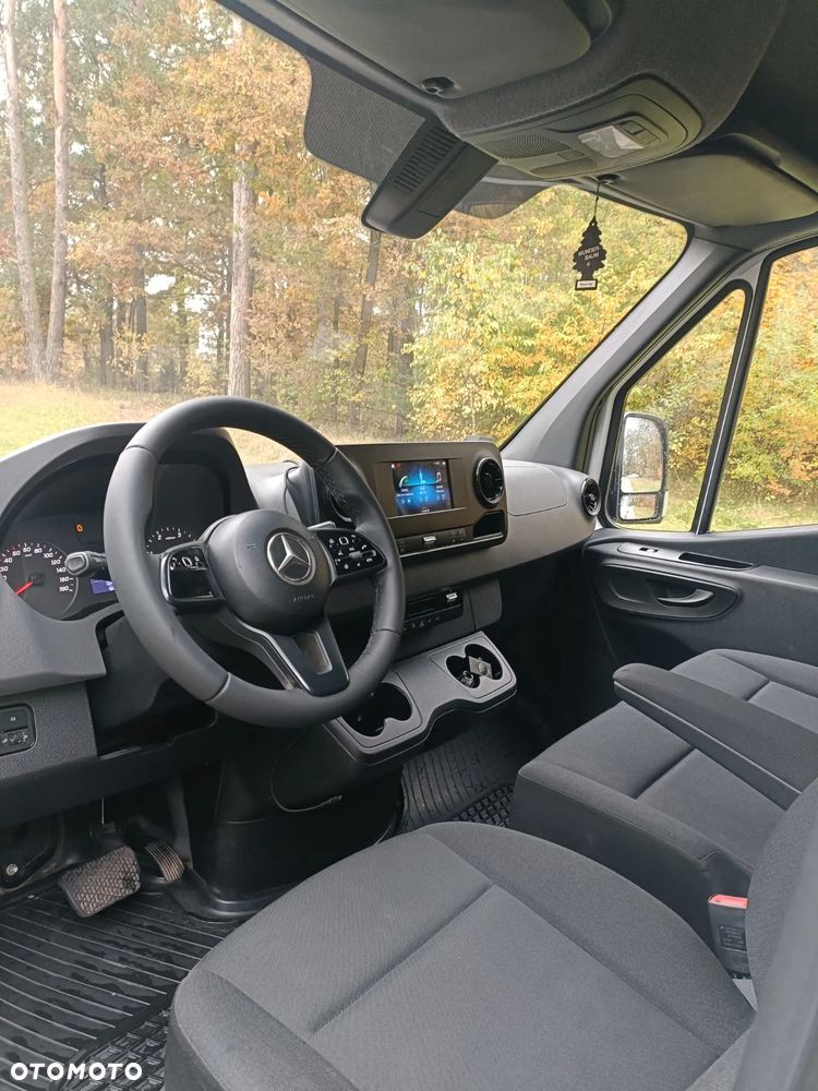 Mercedes-Benz Sprinter - 11