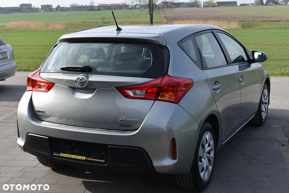 Toyota Auris - 12