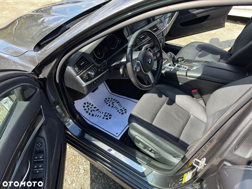 BMW Seria 5 528i xDrive - 34