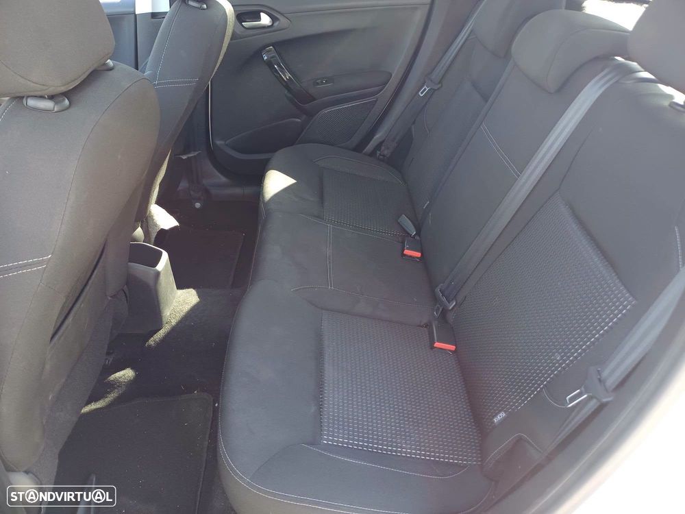 Peugeot 208 1.2 PureTech Allure - 6