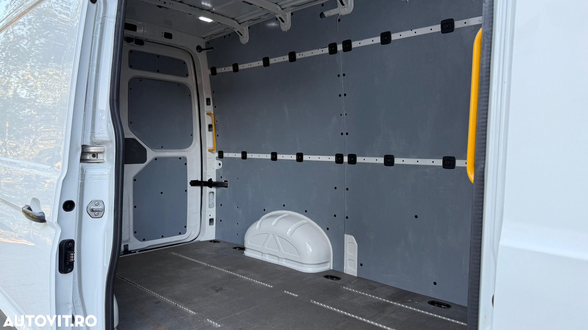 Volkswagen CRAFTER - 8
