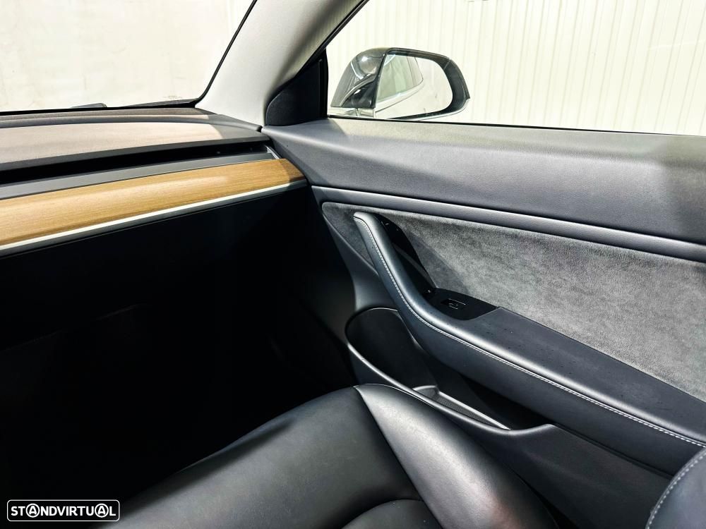 Tesla Model 3 Long-Range Dual Motor AWD - 25