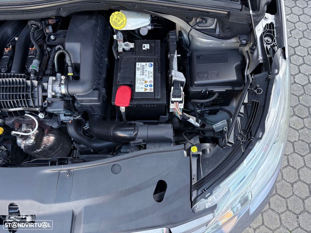 Peugeot 2008 1.2 PureTech Allure - 17