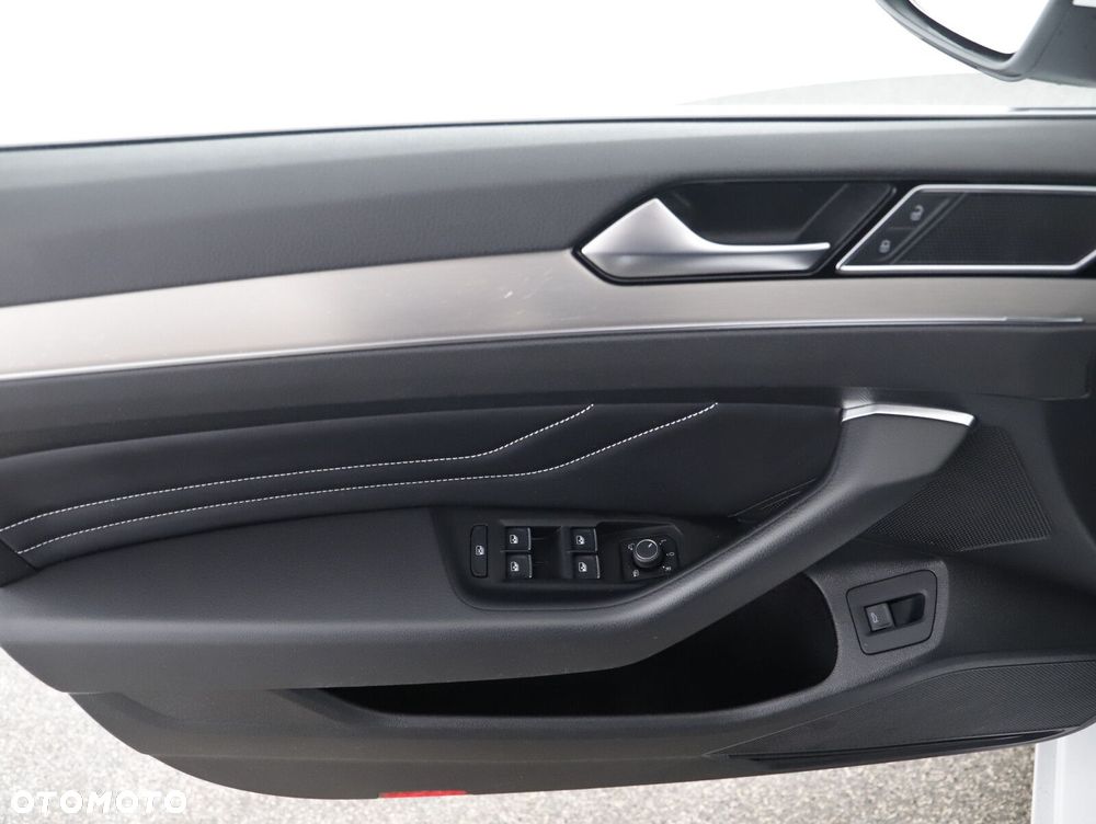 Volkswagen Passat - 22