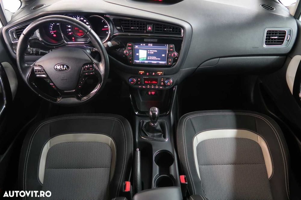 Kia Ceed 1.6 GDI Dream-Team Edition - 14
