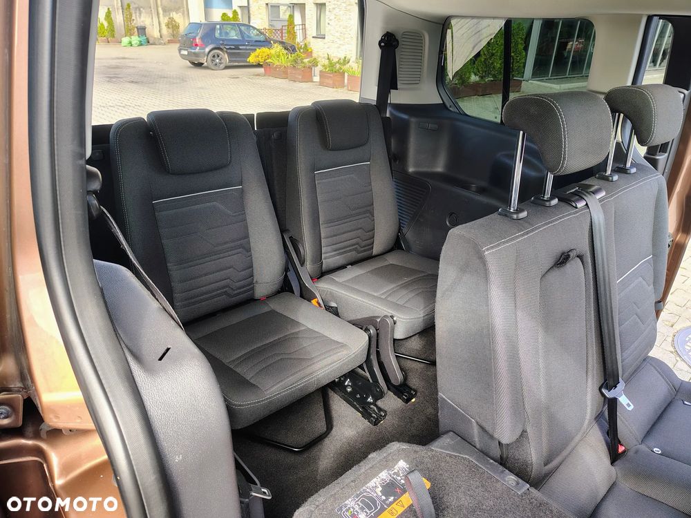 Ford Tourneo Connect Grand - 27