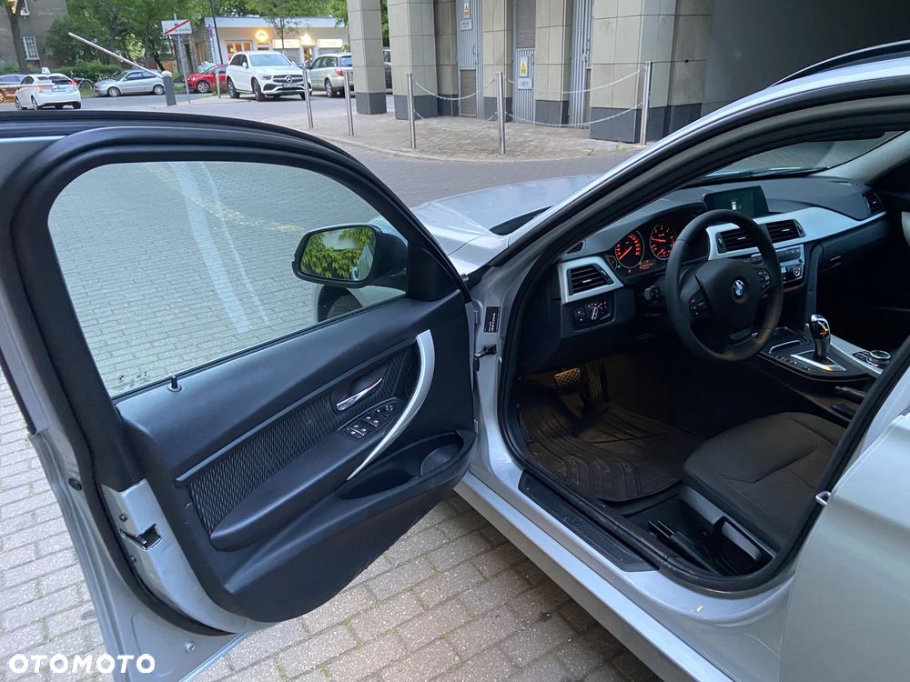 BMW Seria 3 320d - 11