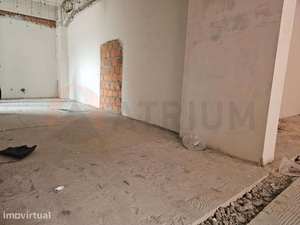 Espaço Comercial de 100m² para Arrendamento - Oportunidade Única em... - Grande imagem: 2/4