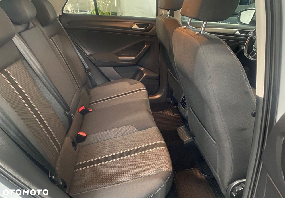 Volkswagen T-Roc - 13