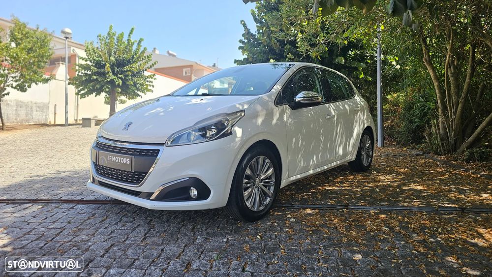 Peugeot 208 1.2 PureTech Allure - 1